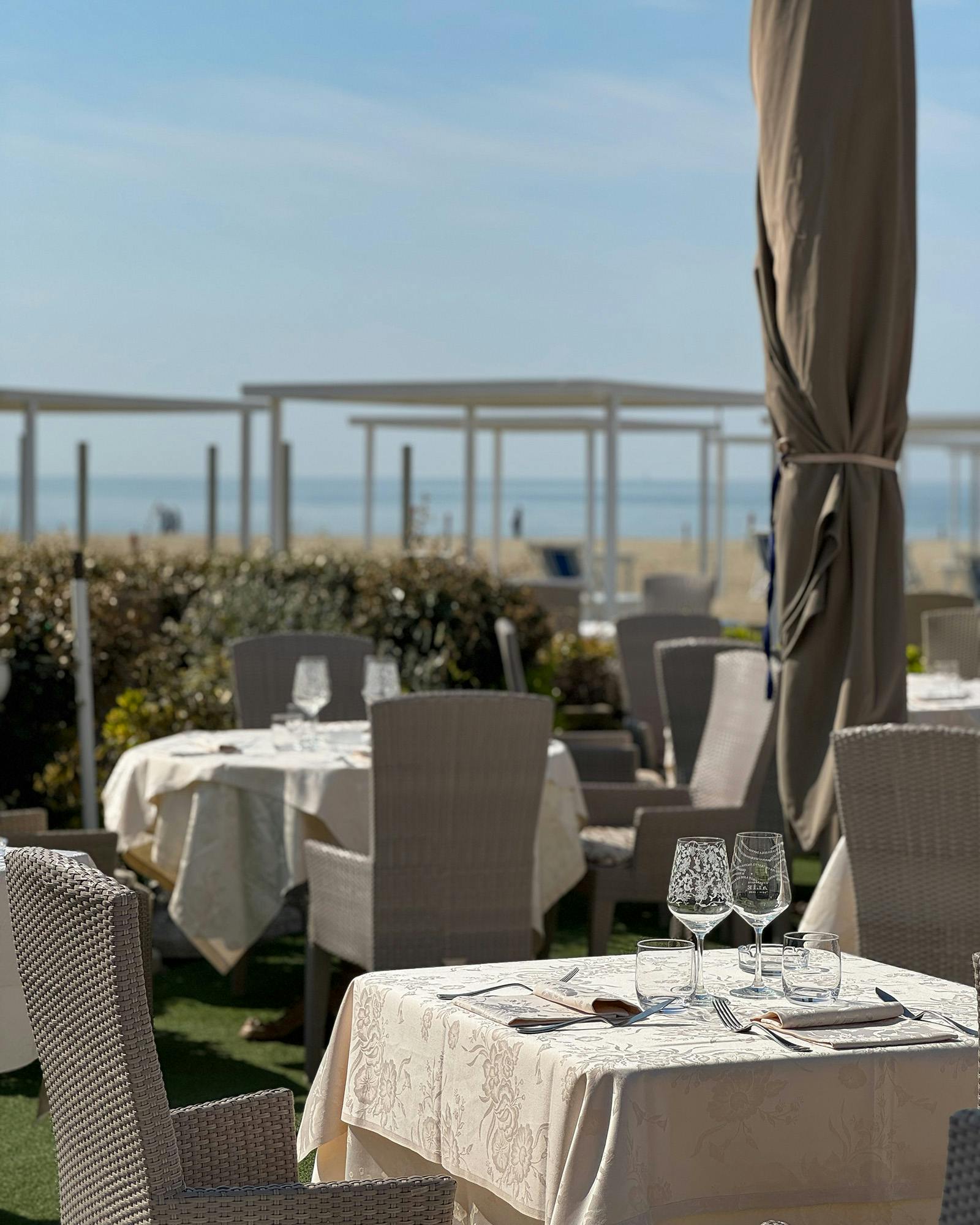 Pranzo in spiaggia a primavera a Forte dei Marmi
